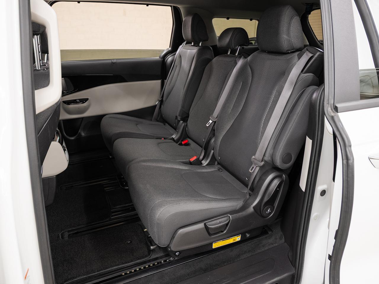 2024 Kia Carnival LX | Power Doors | Heated Seats | LKAS | CarPlay Photo