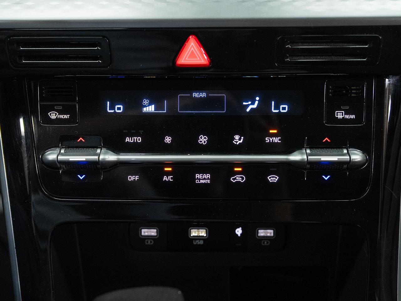 2024 Kia Carnival LX | Power Doors | Heated Seats | LKAS | CarPlay