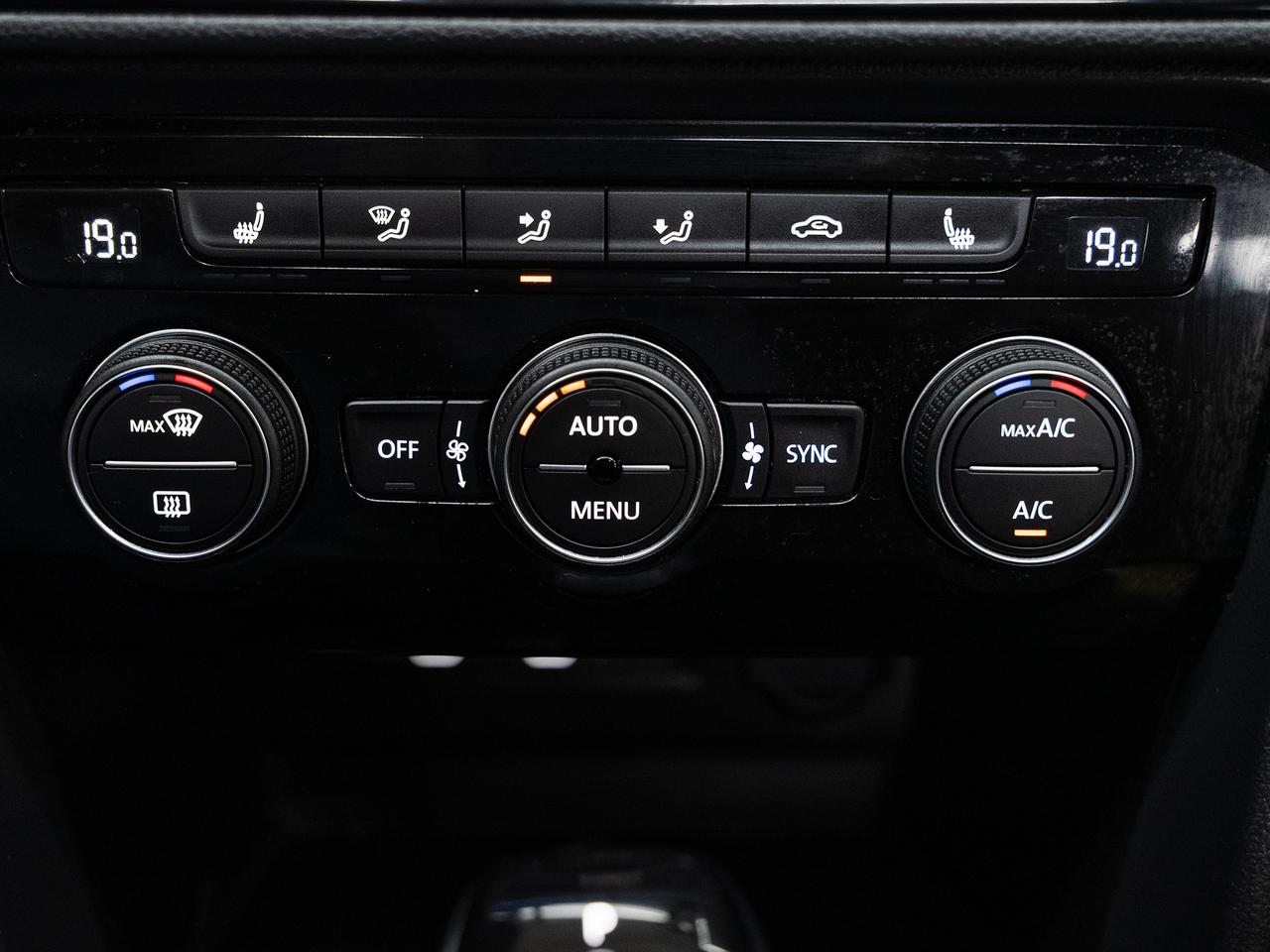 2024 Volkswagen Taos COMFORTLINE AWD | BLK Edition | Leather | CarPlay Photo