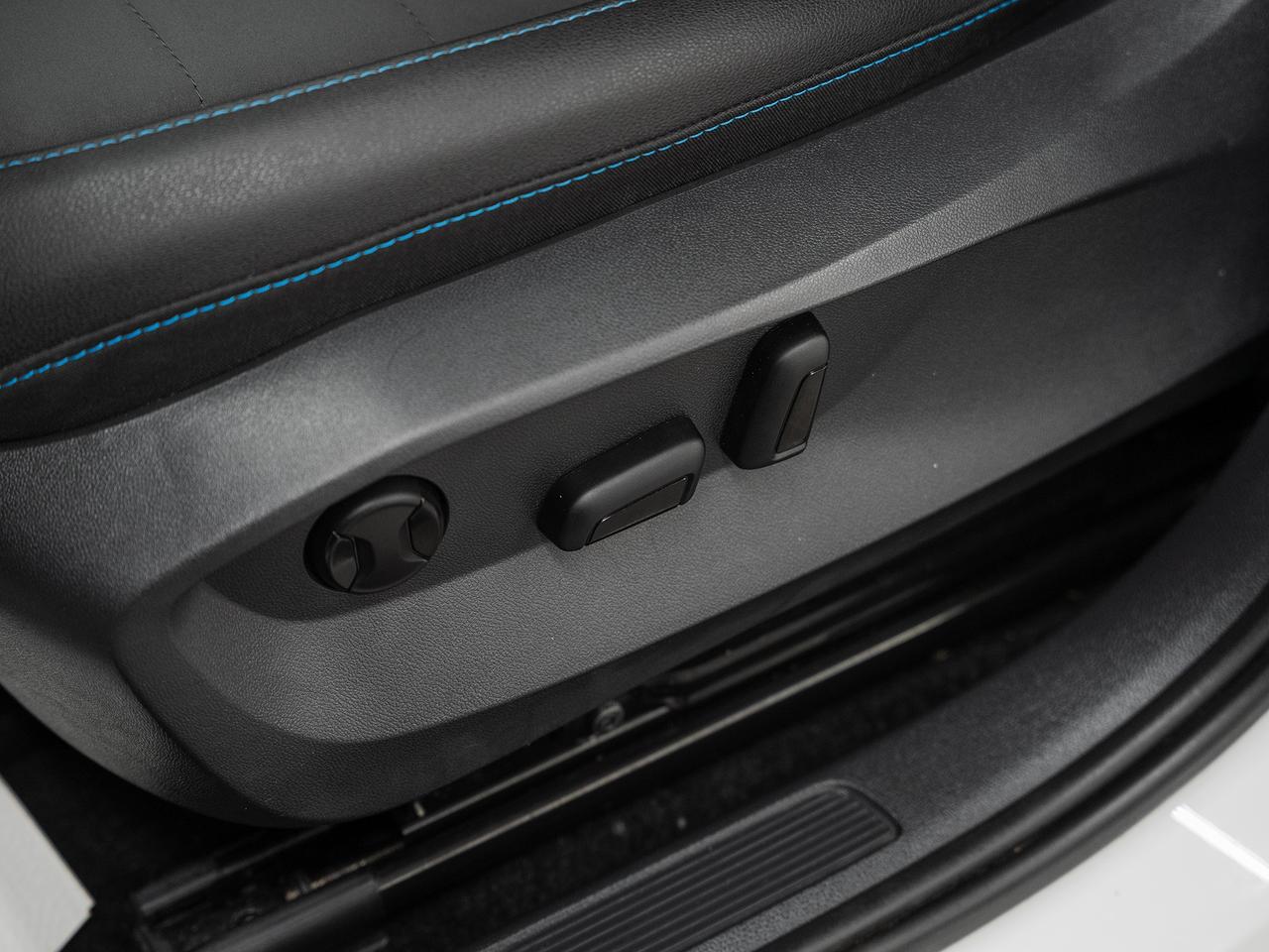 2024 Volkswagen Taos COMFORTLINE AWD | BLK Edition | Leather | CarPlay Photo