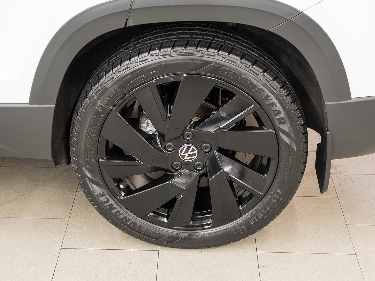 2024 Volkswagen Taos COMFORTLINE AWD | BLK Edition | Leather | CarPlay Photo