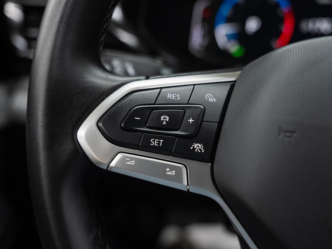 2024 Volkswagen Taos COMFORTLINE AWD | BLK Edition | Leather | CarPlay Photo