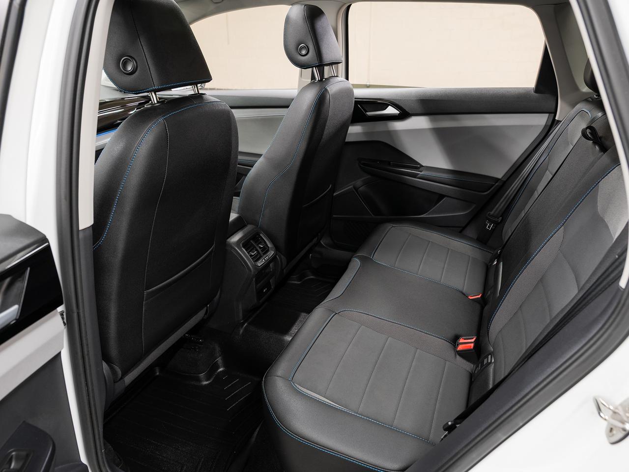 2024 Volkswagen Taos COMFORTLINE AWD | BLK Edition | Leather | CarPlay Photo
