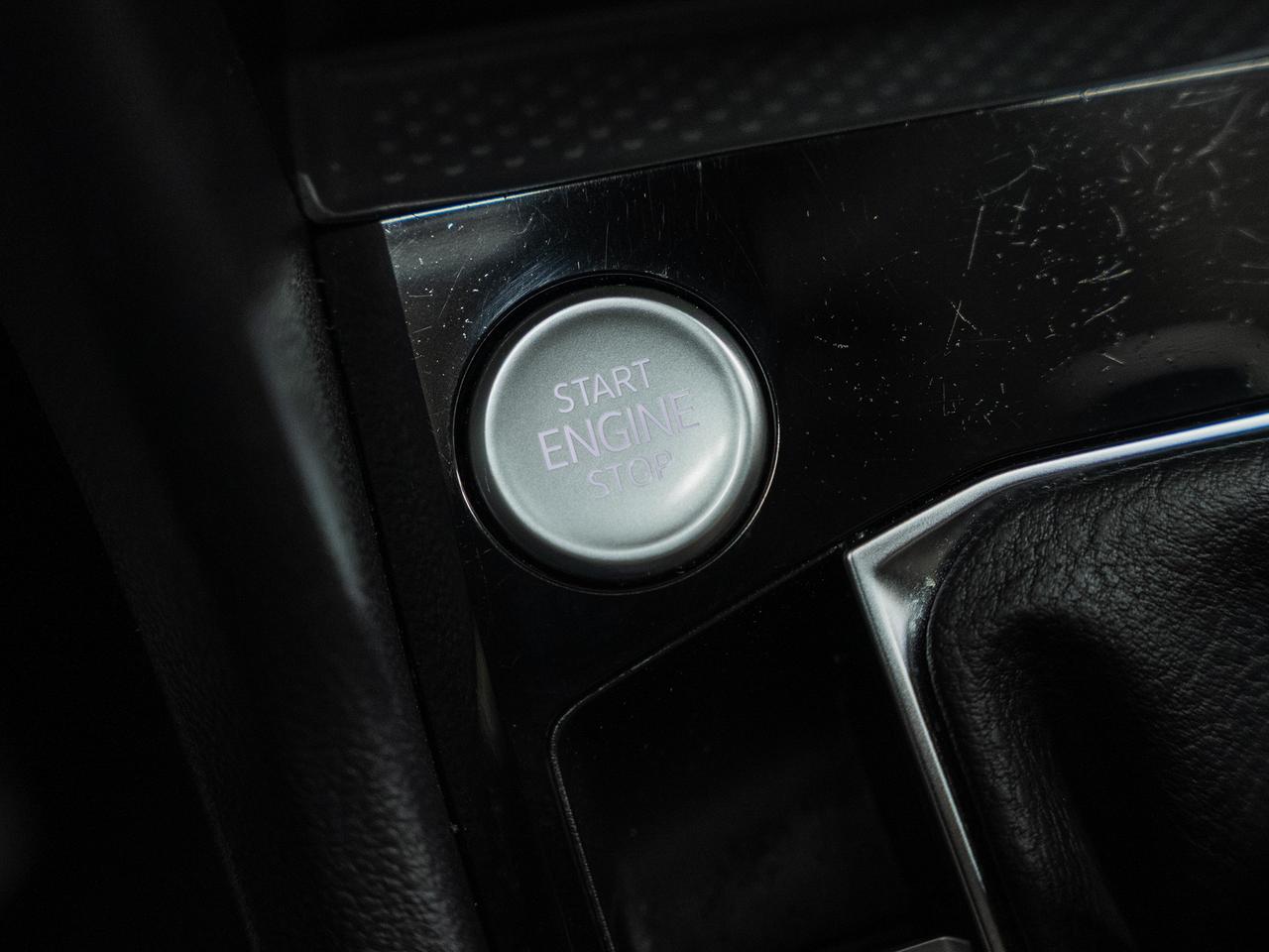 2024 Volkswagen Taos COMFORTLINE AWD | BLK Edition | Leather | CarPlay Photo