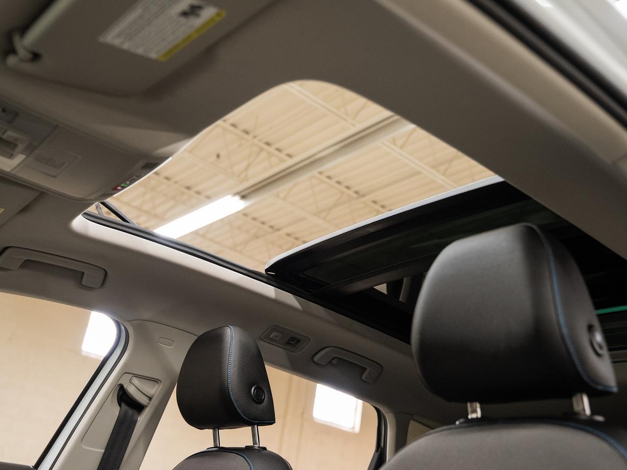 2024 Volkswagen Taos COMFORTLINE AWD | BLK Edition | Leather | CarPlay Photo