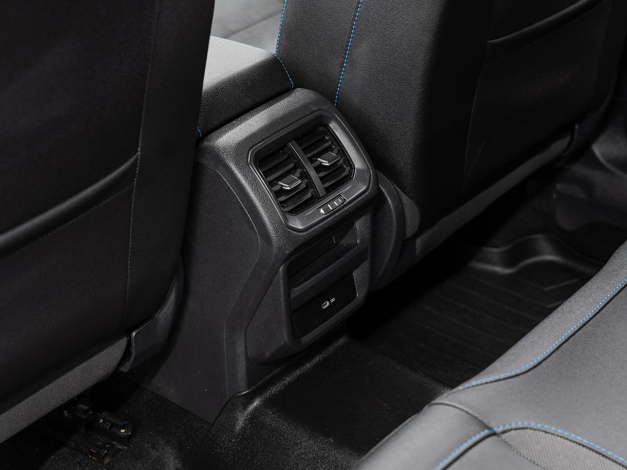2024 Volkswagen Taos COMFORTLINE AWD | BLK Edition | Leather | CarPlay Photo