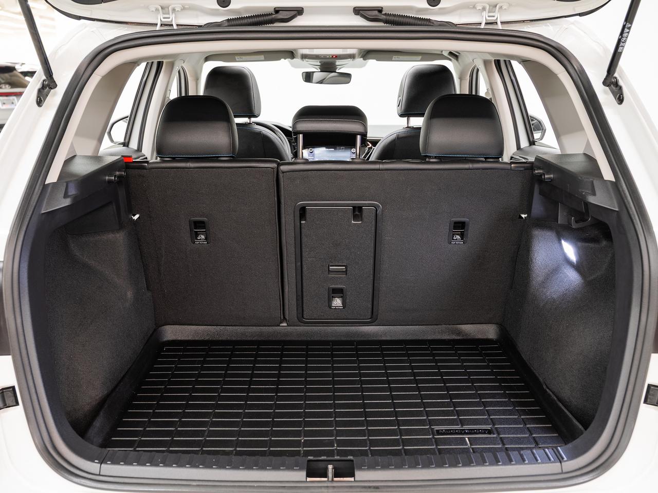 2024 Volkswagen Taos COMFORTLINE AWD | BLK Edition | Leather | CarPlay Photo