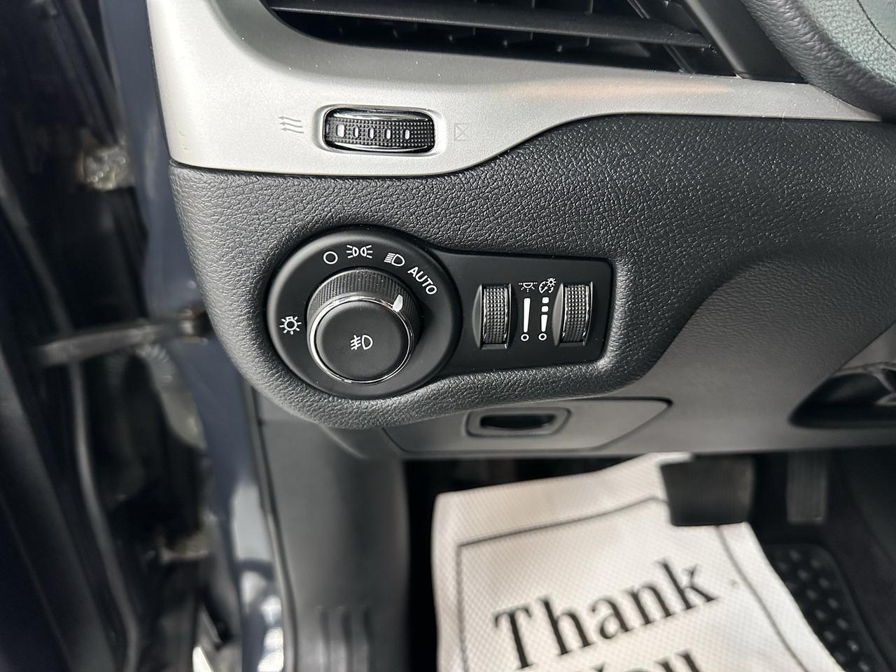 2016 Jeep Cherokee 4WD 4dr Trailhawk Photo11