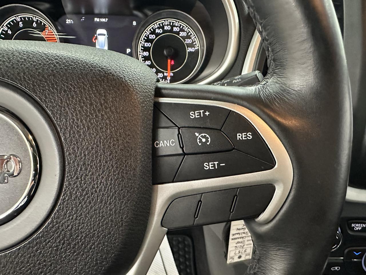 2016 Jeep Cherokee 4WD 4dr Trailhawk Photo26