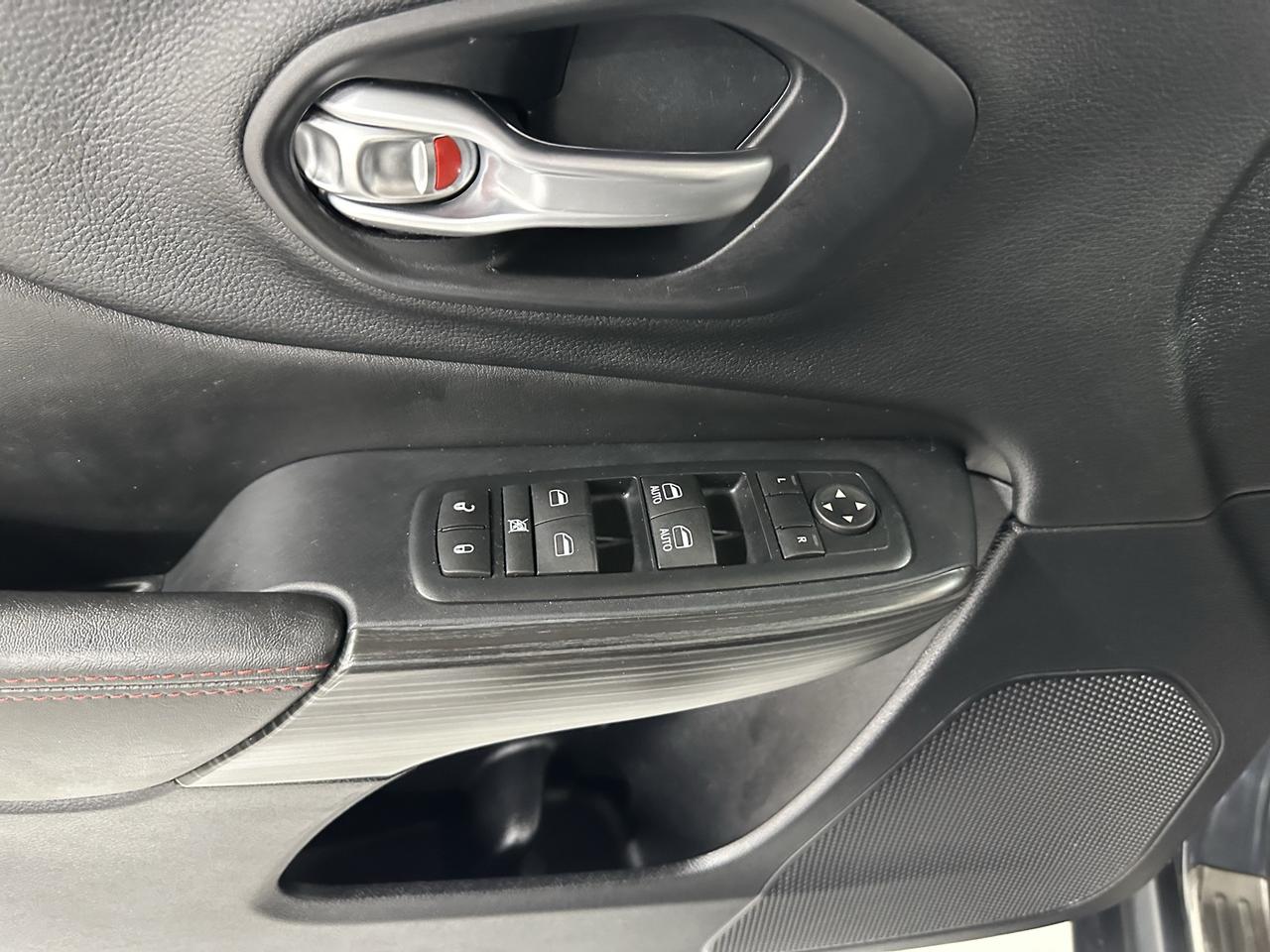 2016 Jeep Cherokee 4WD 4dr Trailhawk Photo29