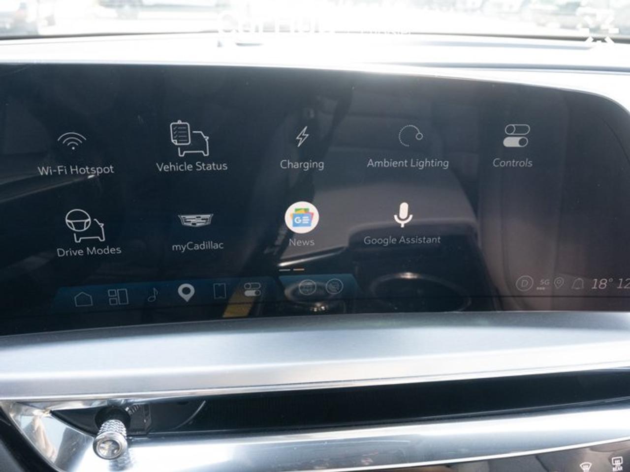 2024 Cadillac LYRIQ Luxury 340HP Electric RWD | Panoramic Roof | Adaptive Cruise Control Photo