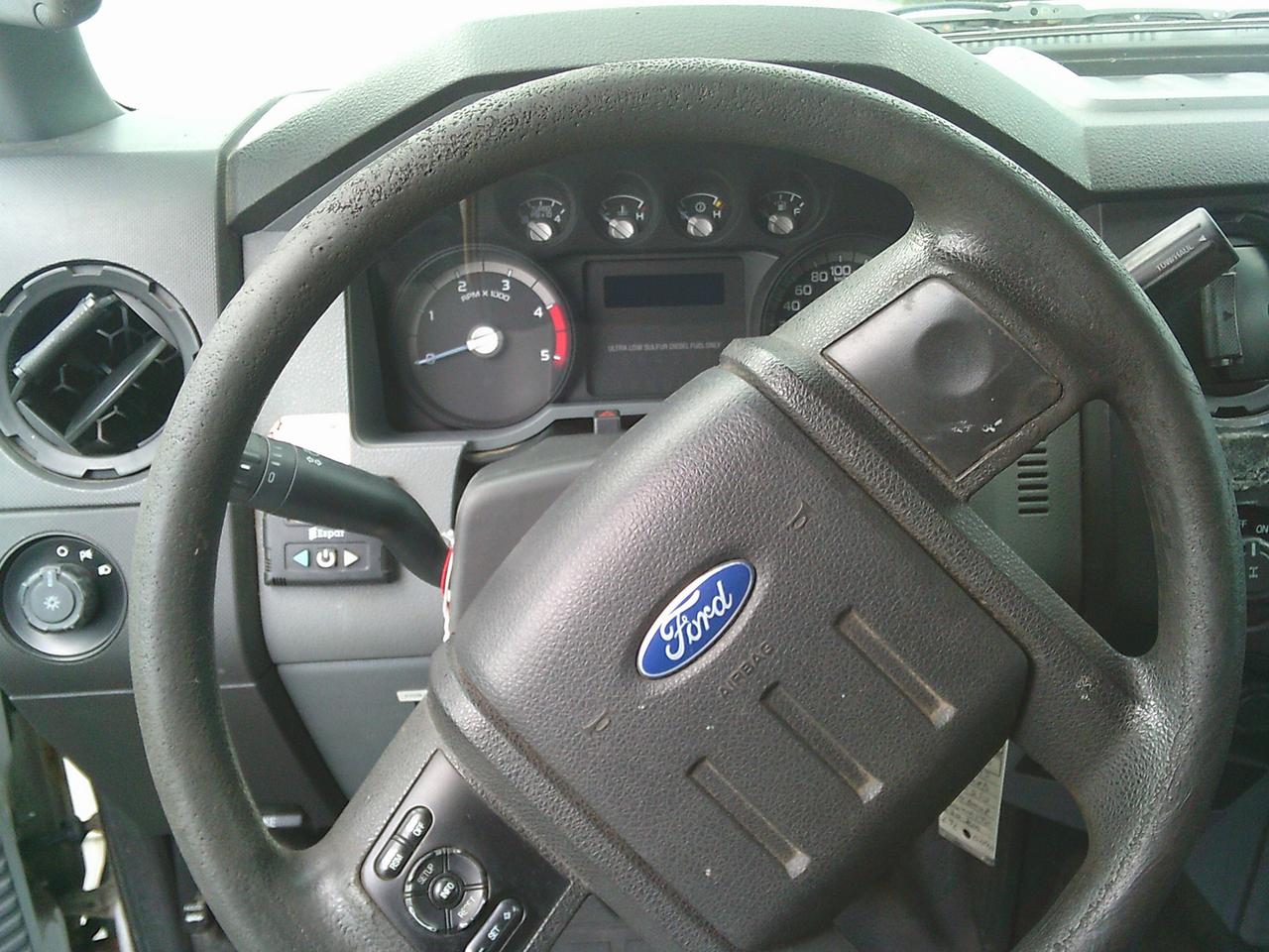 2015 Ford SUPER DUTY F-250 SRW 2WD Crew Cab 172" XL Photo