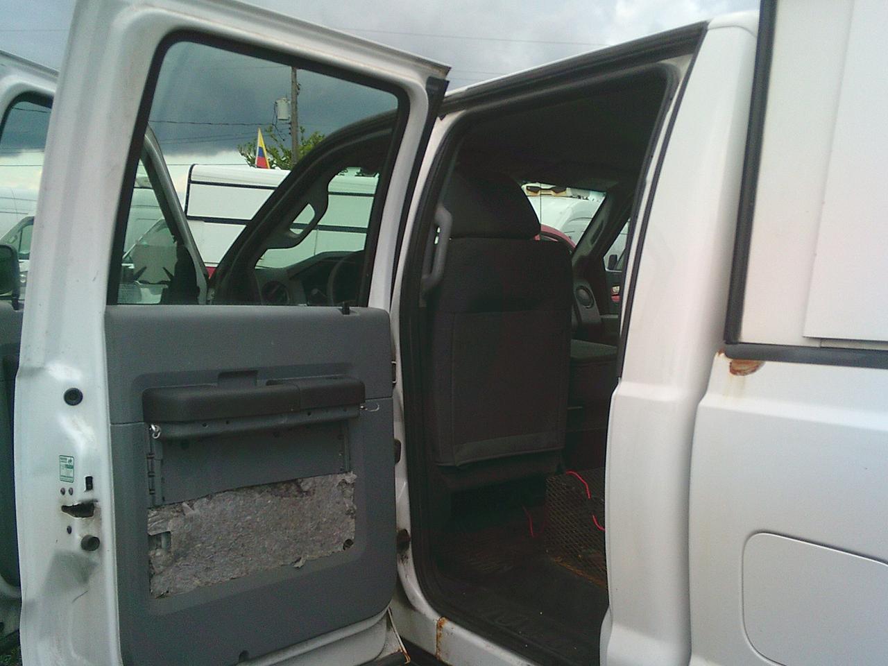 2015 Ford SUPER DUTY F-250 SRW 2WD Crew Cab 172" XL Photo