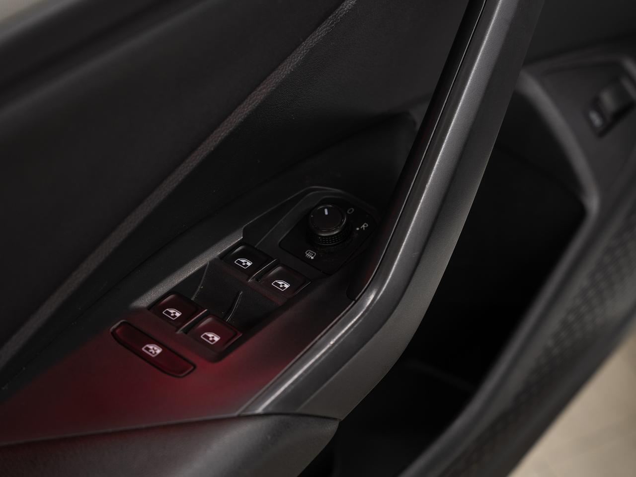 2019 Volkswagen Jetta R-LINE | Sunroof | Leather | BSM | CarPlay