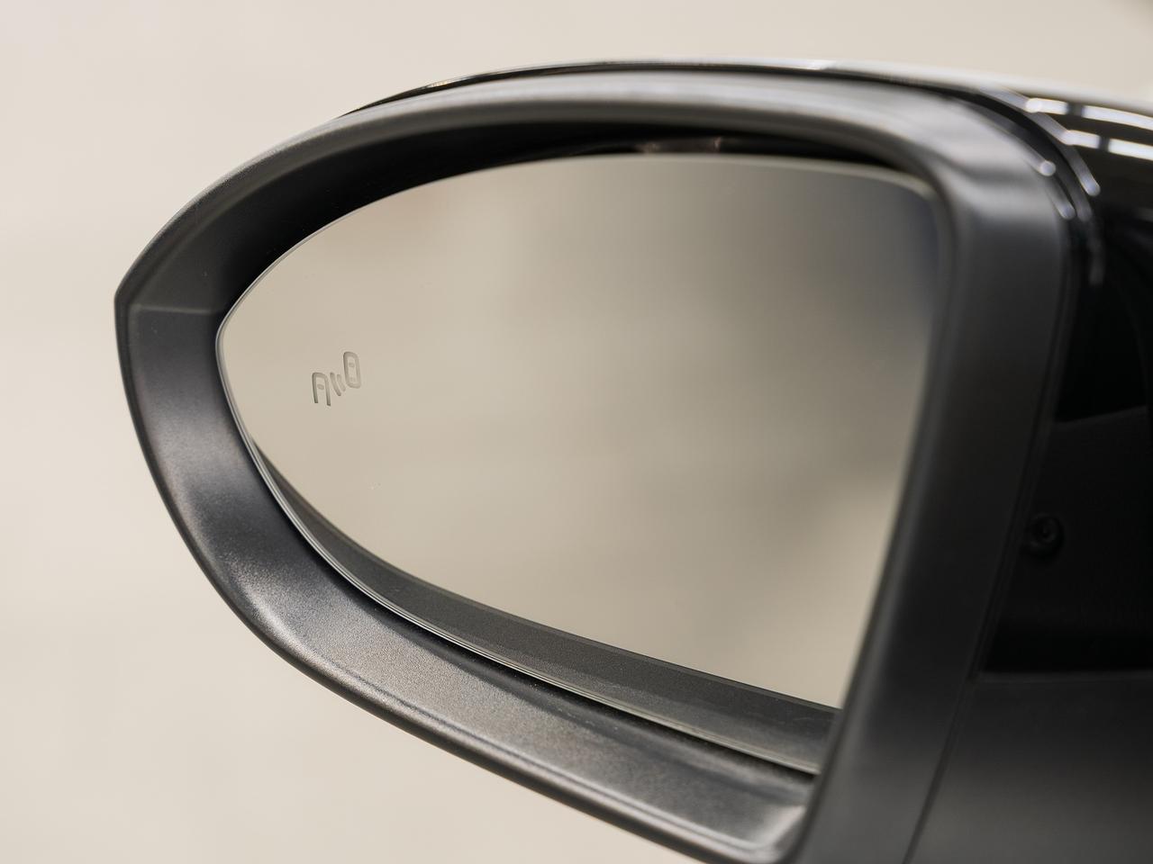 2019 Volkswagen Jetta R-LINE | Sunroof | Leather | BSM | CarPlay
