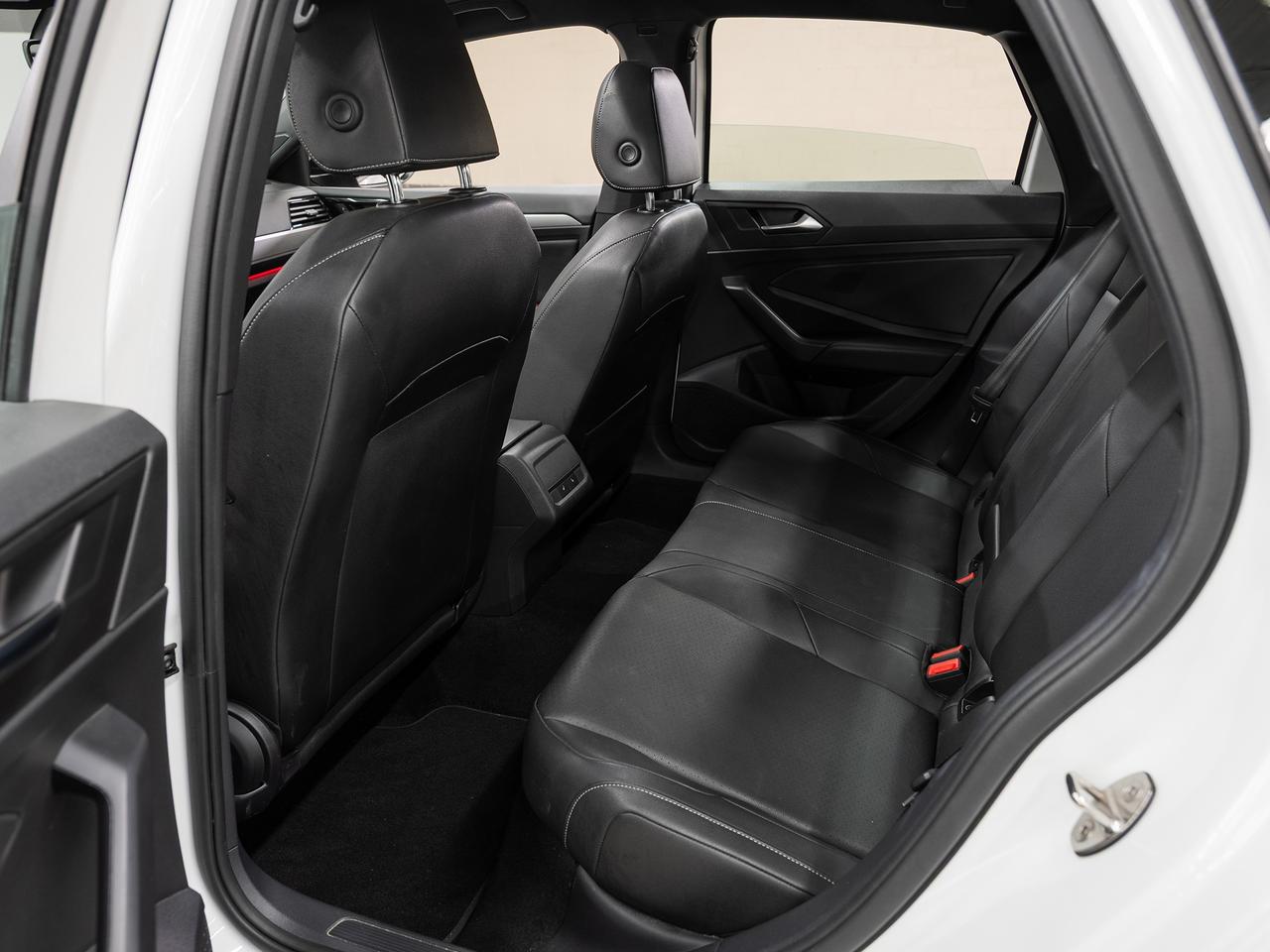 2019 Volkswagen Jetta R-LINE | Sunroof | Leather | BSM | CarPlay