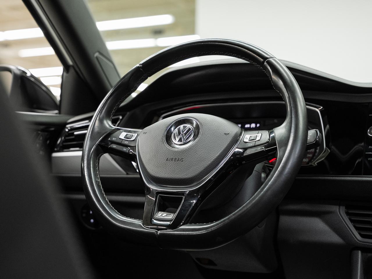2019 Volkswagen Jetta R-LINE | Sunroof | Leather | BSM | CarPlay