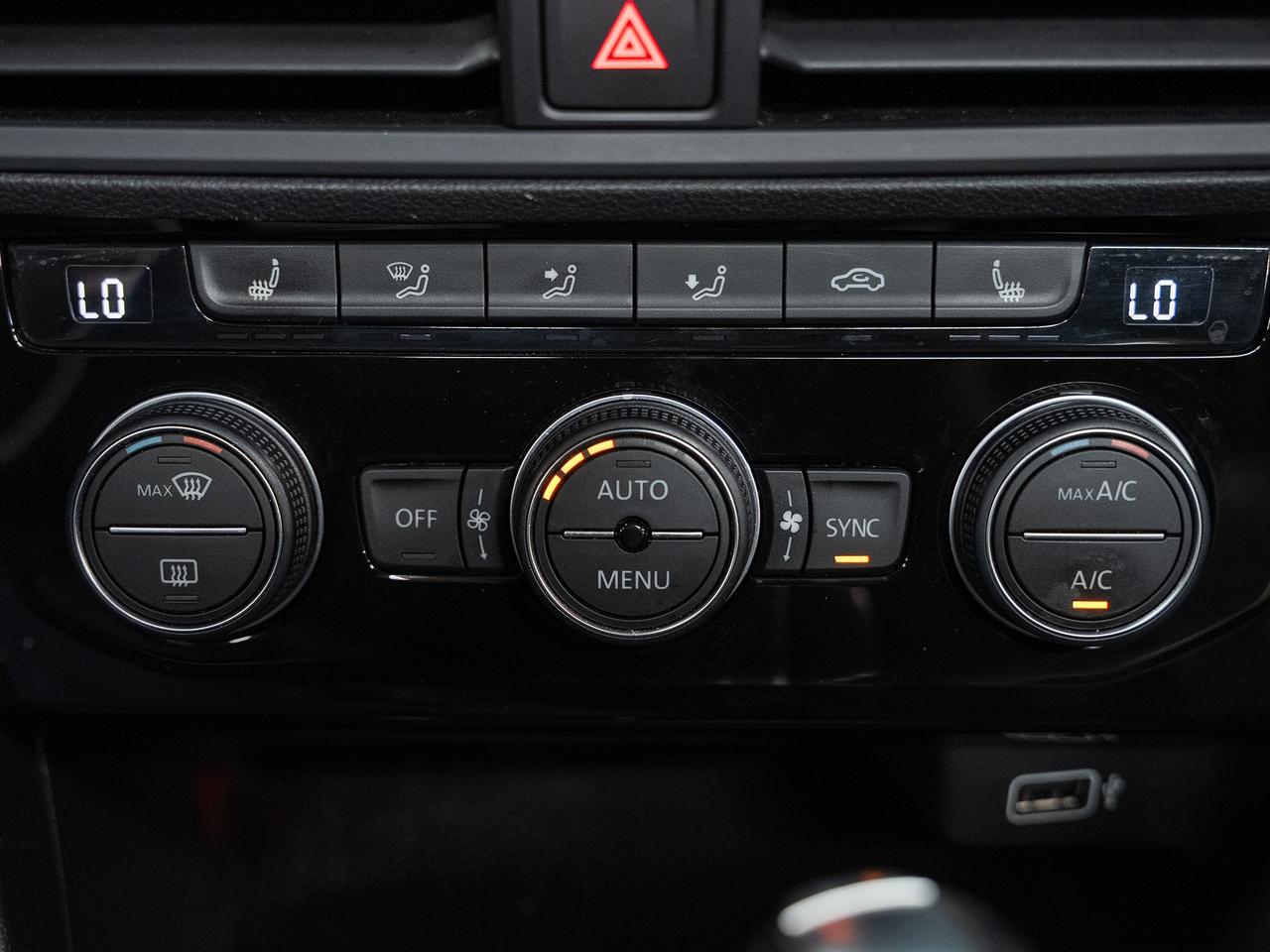 2019 Volkswagen Jetta R-LINE | Sunroof | Leather | BSM | CarPlay