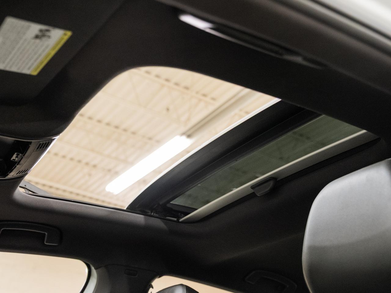 2019 Volkswagen Jetta R-LINE | Sunroof | Leather | BSM | CarPlay