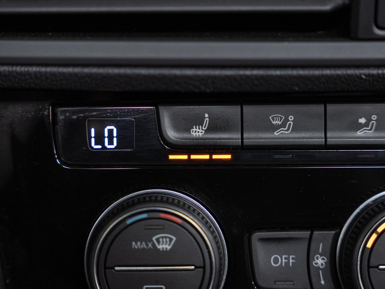 2019 Volkswagen Jetta R-LINE | Sunroof | Leather | BSM | CarPlay