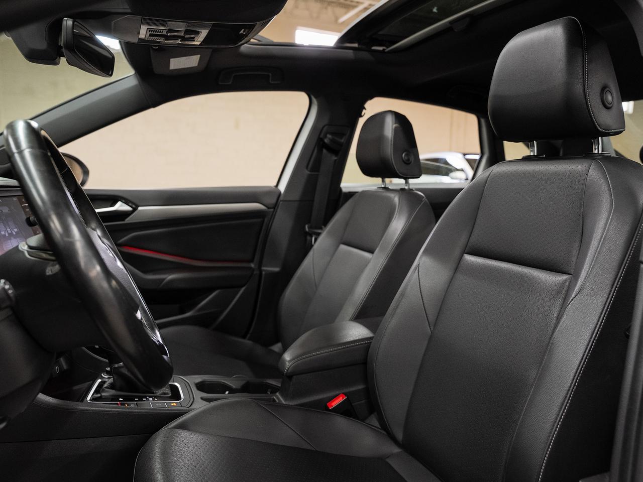 2019 Volkswagen Jetta R-LINE | Sunroof | Leather | BSM | CarPlay