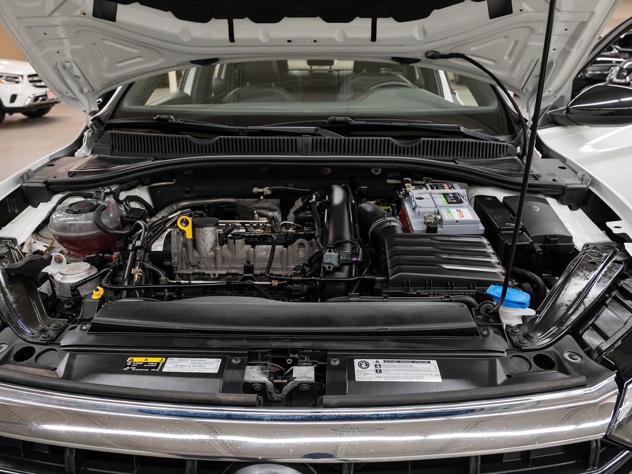 2019 Volkswagen Jetta R-LINE | Sunroof | Leather | BSM | CarPlay