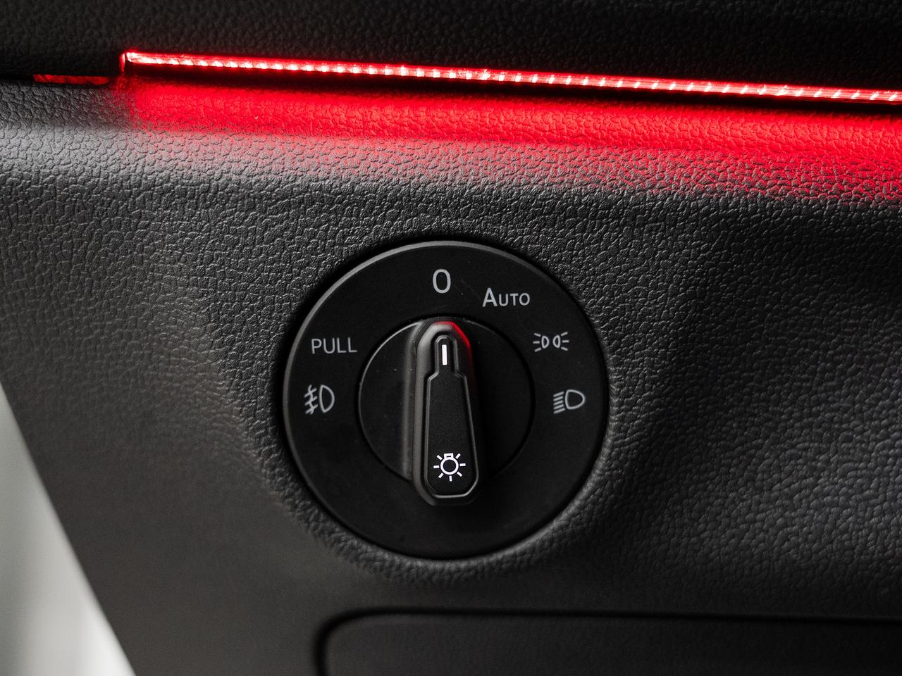 2019 Volkswagen Jetta R-LINE | Sunroof | Leather | BSM | CarPlay