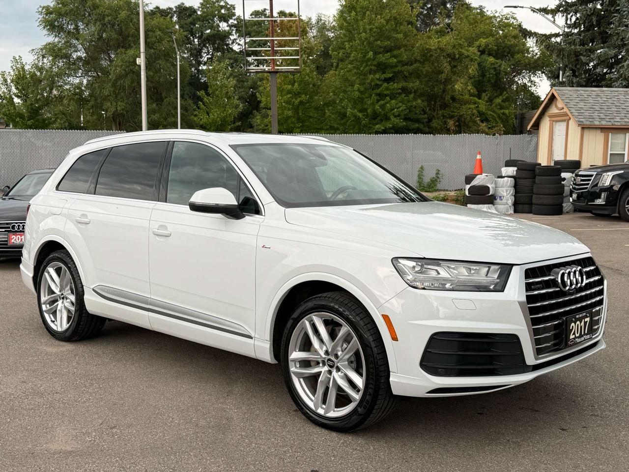 2017 Audi Q7 Technik S-Line  ACCIDENT FREE 1-OWNER 21 RIMS MINT Photo2