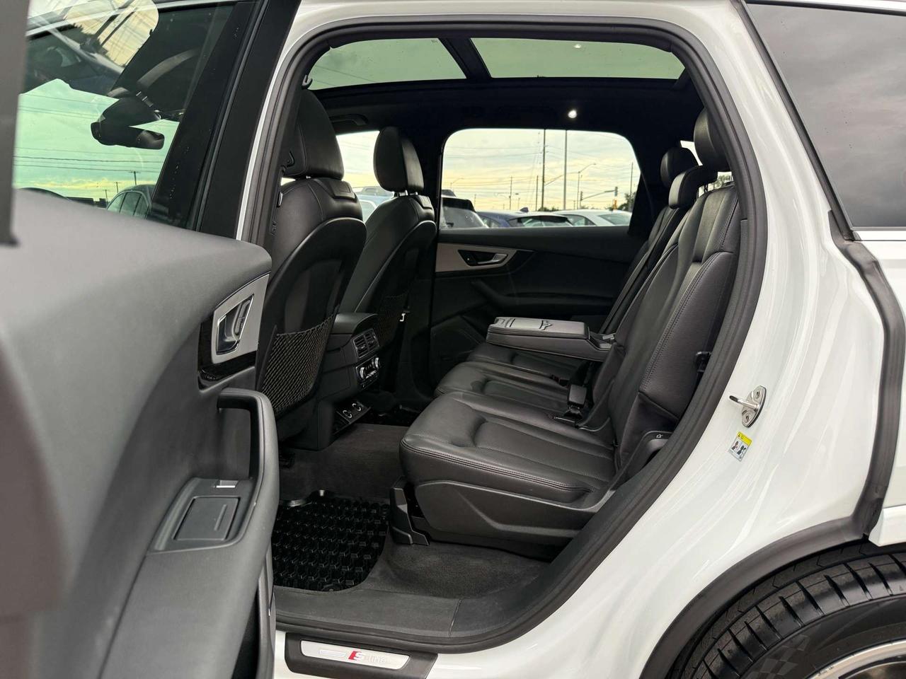 2017 Audi Q7 Technik S-Line  ACCIDENT FREE 1-OWNER 21 RIMS MINT Photo