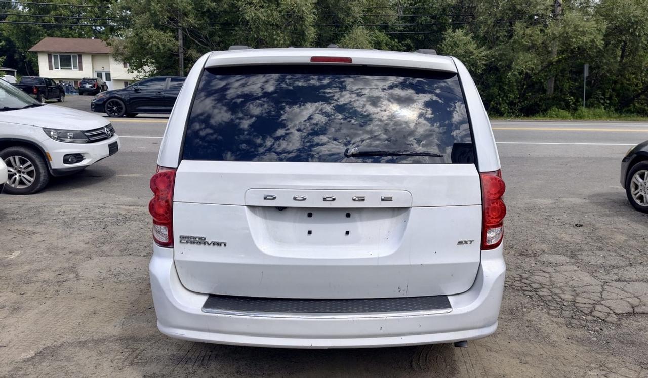 2016 Dodge Grand Caravan SE Photo