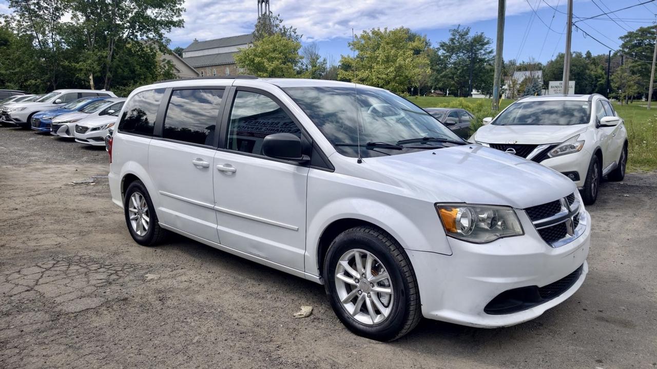 2016 Dodge Grand Caravan SE Photo2