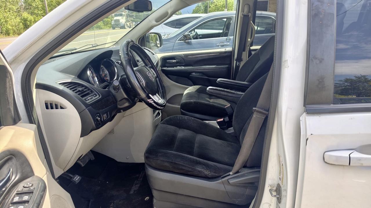 2016 Dodge Grand Caravan SE Photo