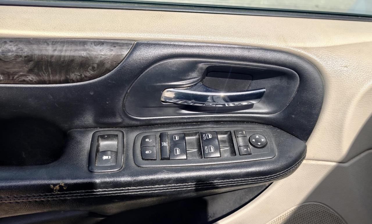 2016 Dodge Grand Caravan SE Photo