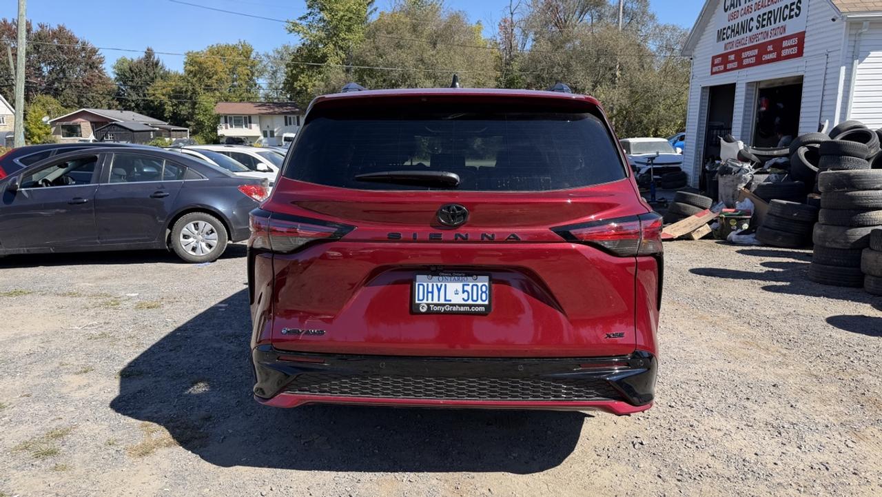 2026 Toyota Sienna Hybrid XSE Photo