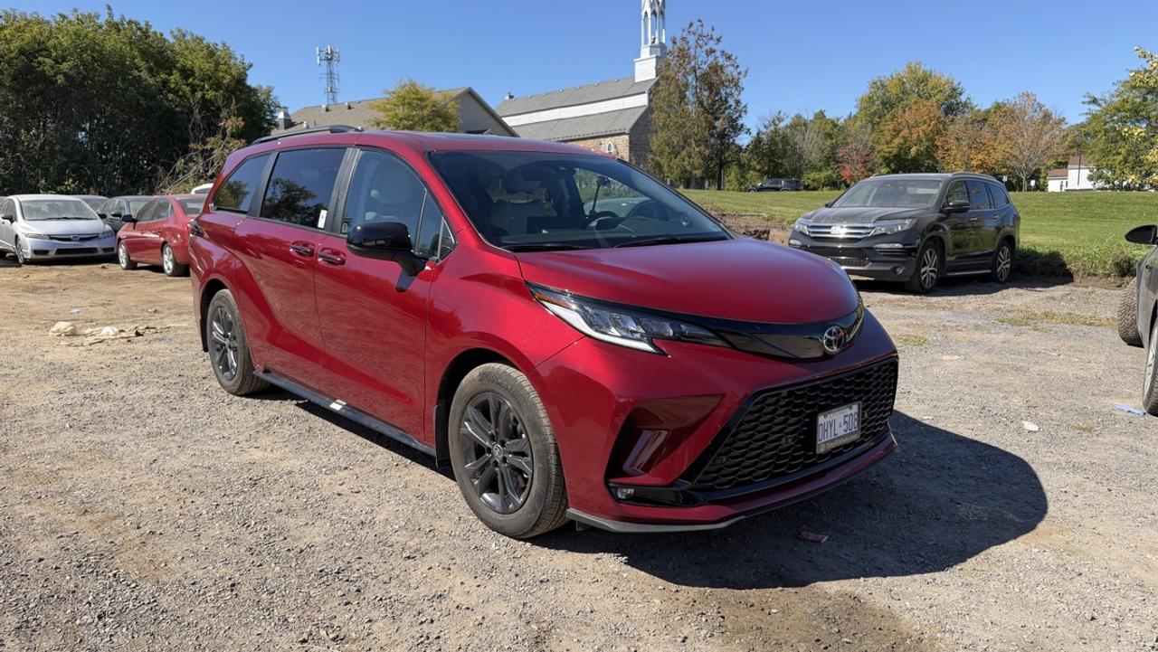 2026 Toyota Sienna Hybrid XSE Photo0