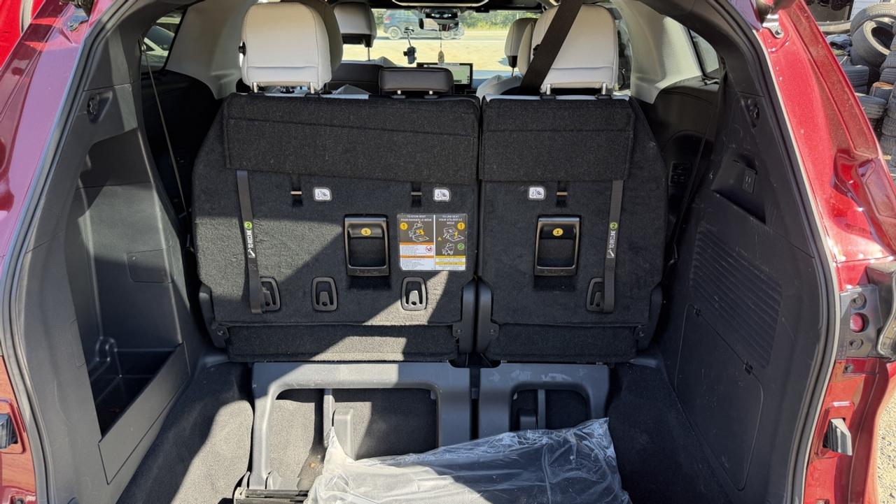 2026 Toyota Sienna Hybrid XSE Photo