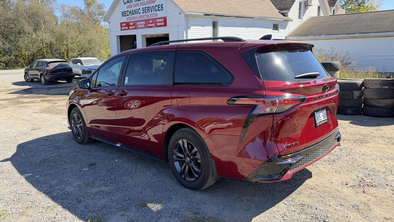 2026 Toyota Sienna Hybrid XSE Photo