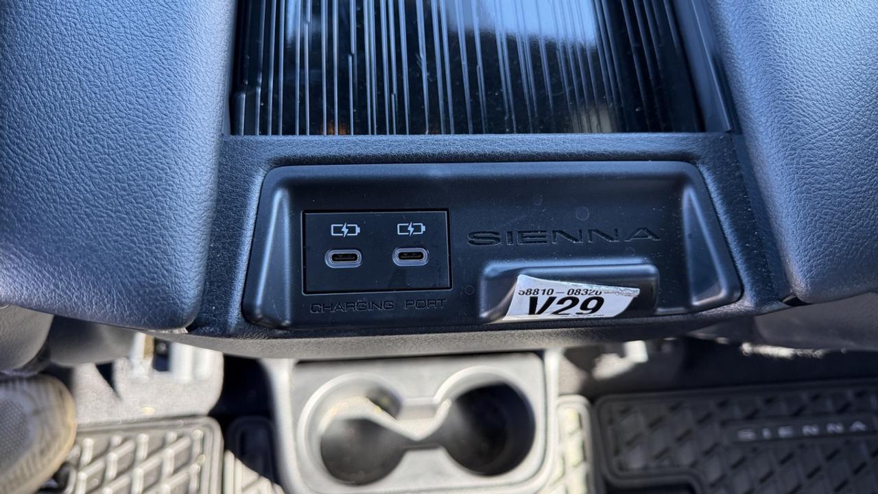 2026 Toyota Sienna Hybrid XSE Photo
