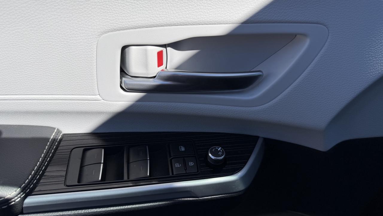 2026 Toyota Sienna Hybrid XSE Photo