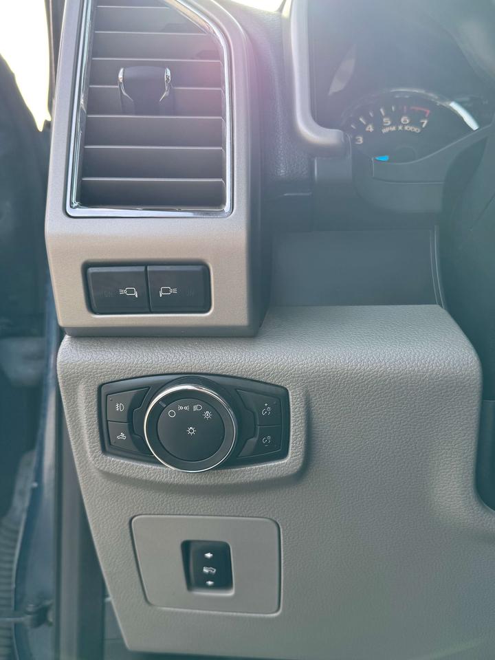 2016 Ford F-150 Lariat Photo