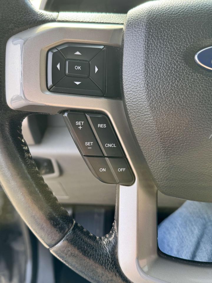 2016 Ford F-150 Lariat Photo