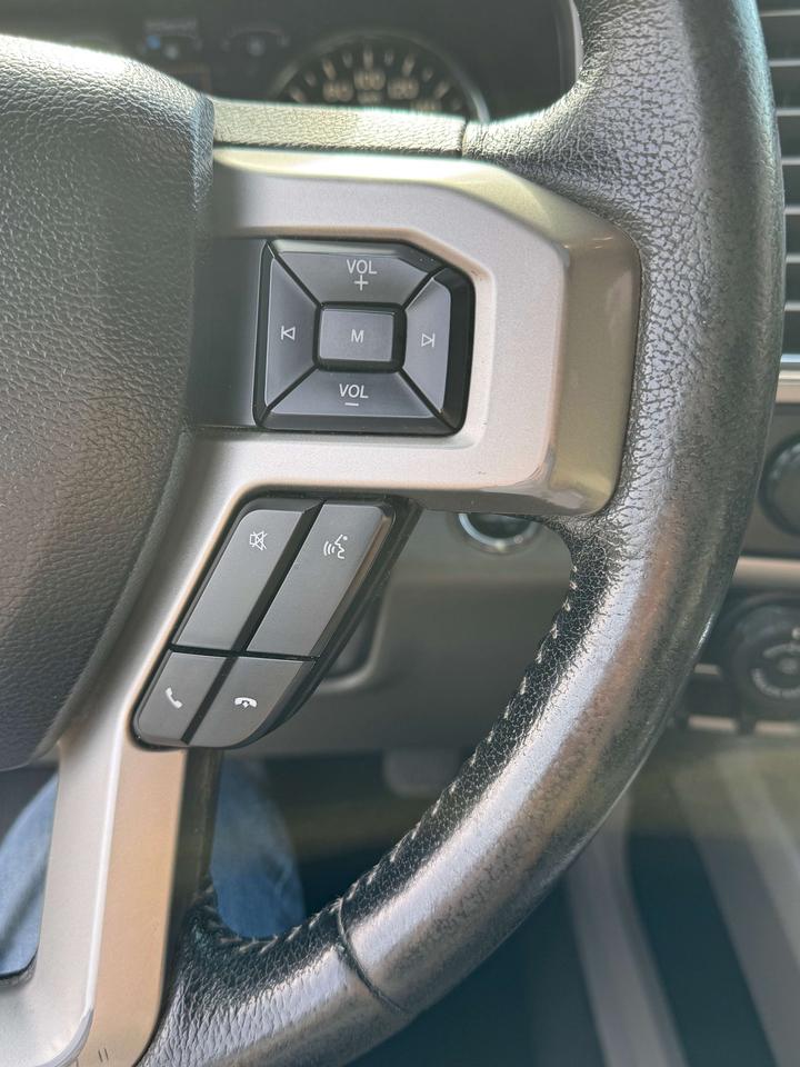 2016 Ford F-150 Lariat Photo