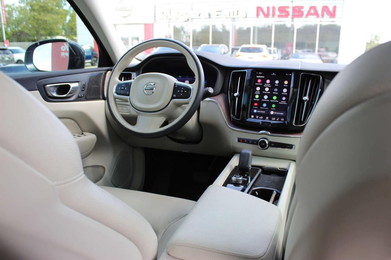 2022 Volvo XC60 T8 eAWD PHEV Inscription Expression Extended Range Photo