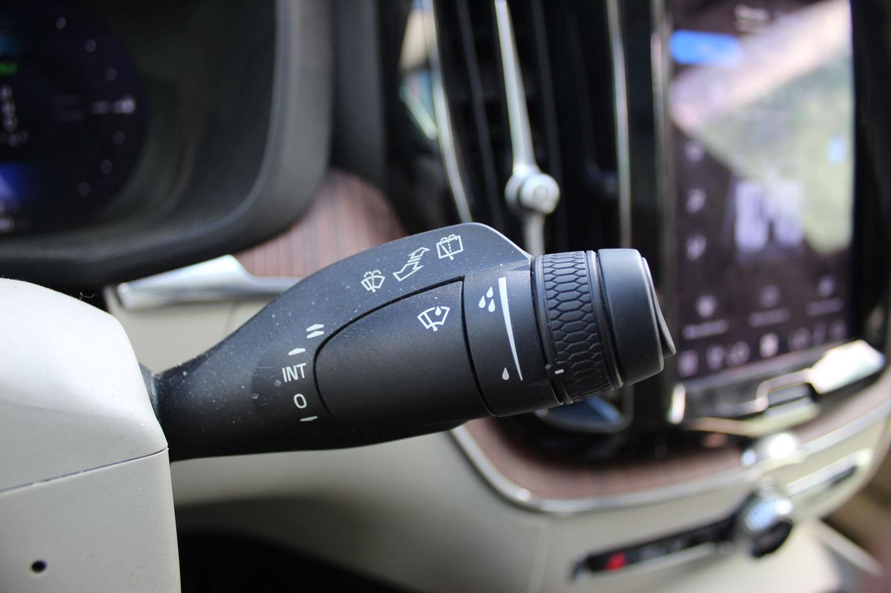 2022 Volvo XC60 T8 eAWD PHEV Inscription Expression Extended Range Photo