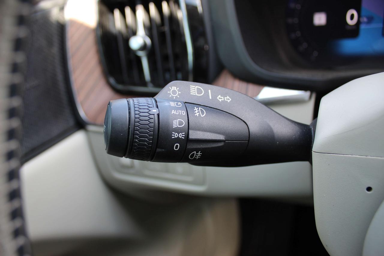 2022 Volvo XC60 T8 eAWD PHEV Inscription Expression Extended Range Photo