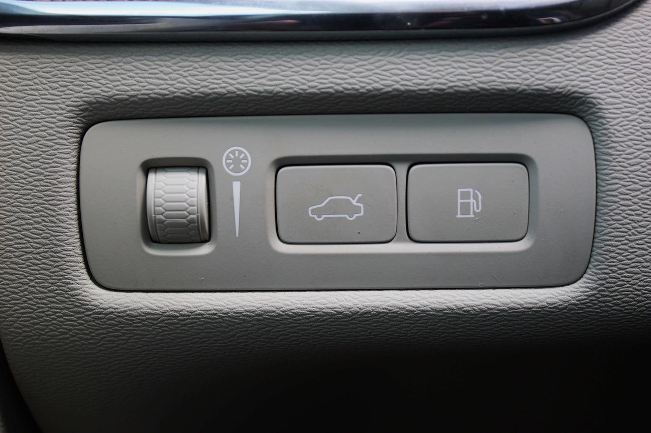 2022 Volvo XC60 T8 eAWD PHEV Inscription Expression Extended Range Photo