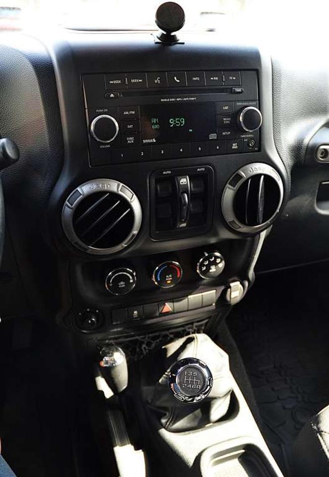 2016 Jeep Wrangler 4WD 4dr Willys Wheeler Photo