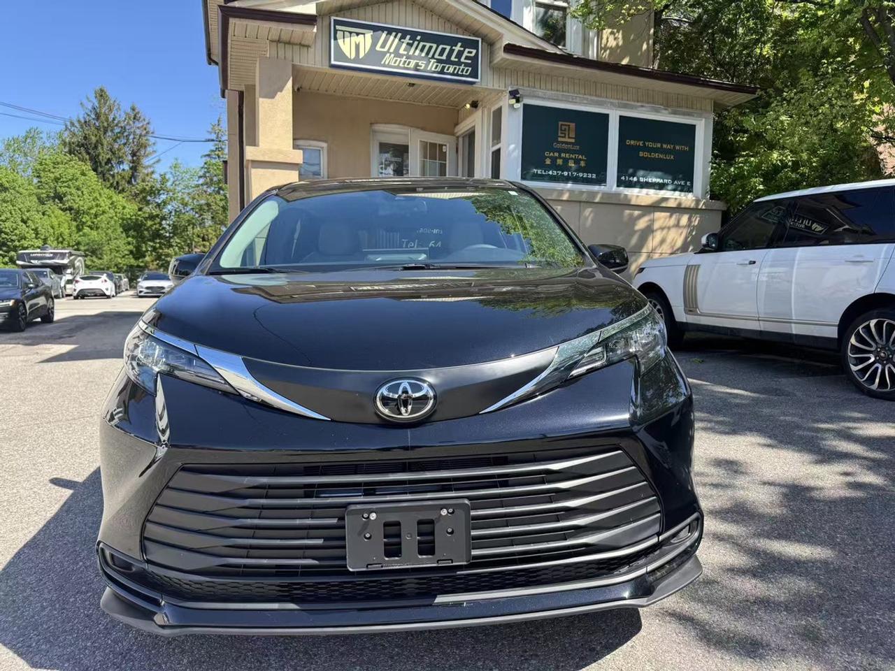 2026 Toyota Sienna LE Hybrid AWD Photo0