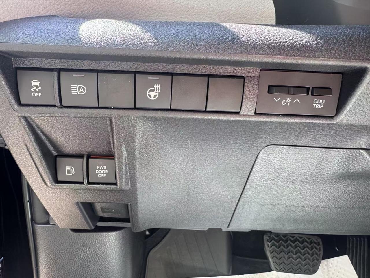 2026 Toyota Sienna LE Hybrid AWD Photo