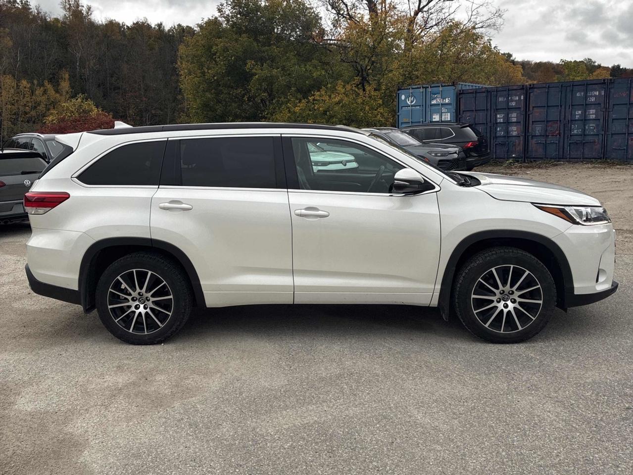 2018 Toyota Highlander XLE Photo2